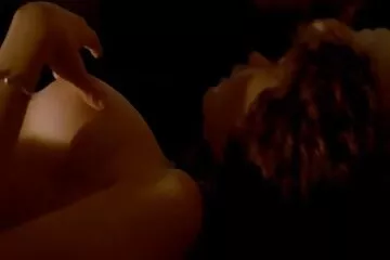 وضعت المرأة السمينة افلام سكسيه عراقيه مصريه على قضيب جلدي ودخلت صديقتها الناضجة