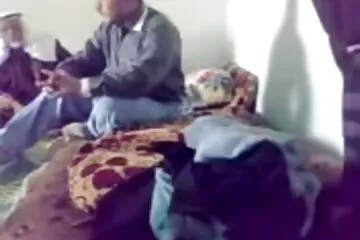 فتاة آسيوية ضيقة سكس شواذ مصريين سمحت لقضيب سمين في شرجها