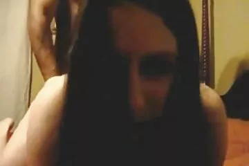 اللسان في السيارة في ساحة انتظار السيارات التي تنتهي بفم سكسي مصري سكسي مصري فيوليتا