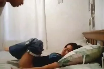 أعطت الزوجة سكسى مصرى زوجها صديقة نحيفة في عيد ميلاده